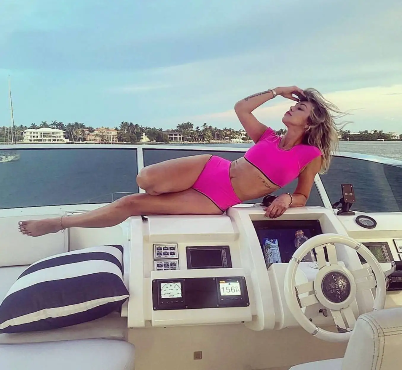 VESTIDO DE BANO HALTER FUCHSIA view 3