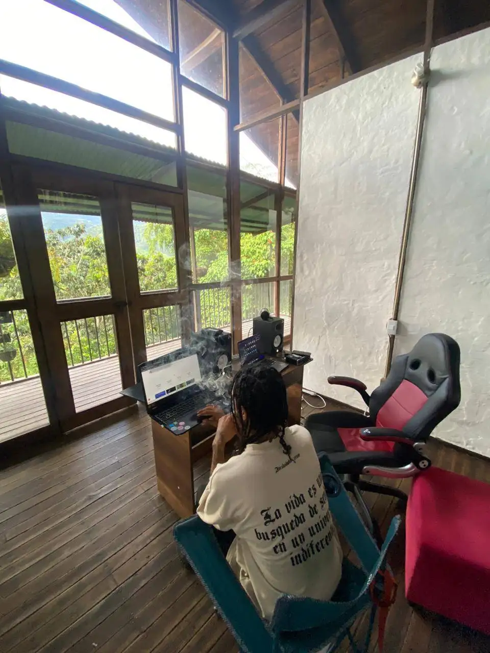 OVERSIZE UNIVERSE INDIFFERENT BEIGE view 4