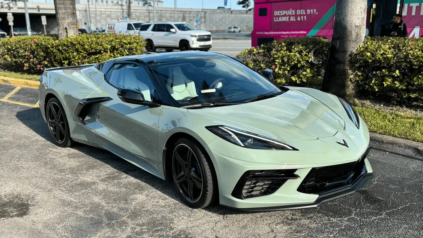 CORVETTE C8 2024 MINT - Front View