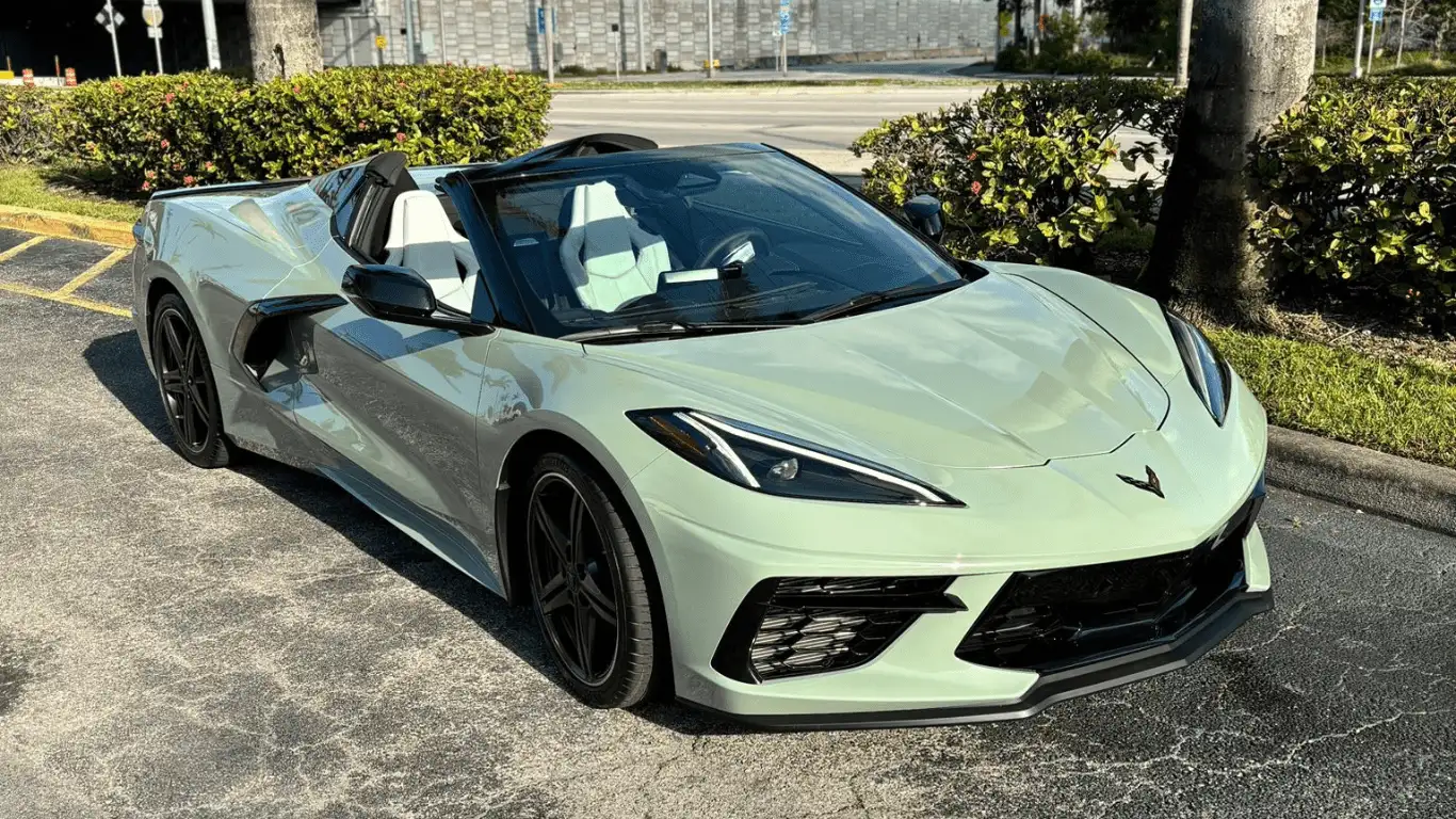 CORVETTE C8 2024 MINT - Interior