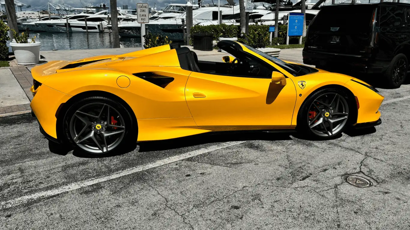 FERRARI F8 SPIDER - Interior