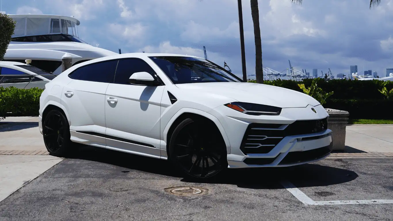 LAMBORGHINI URUS WHITE - Front View