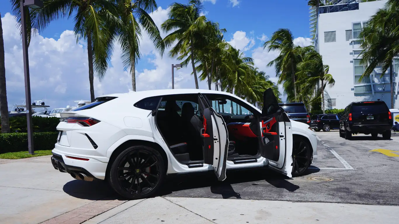 LAMBORGHINI URUS WHITE - Interior