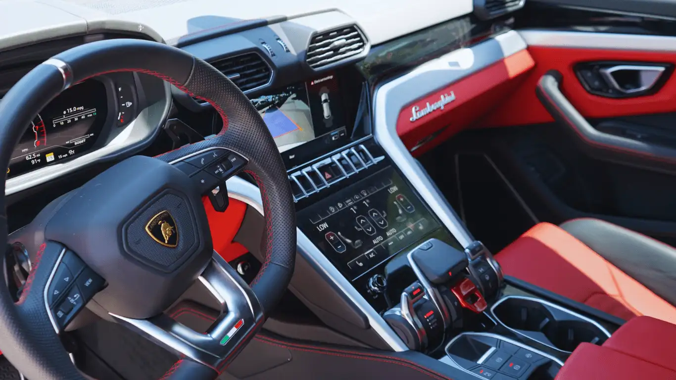 LAMBORGHINI URUS WHITE - Photo 5