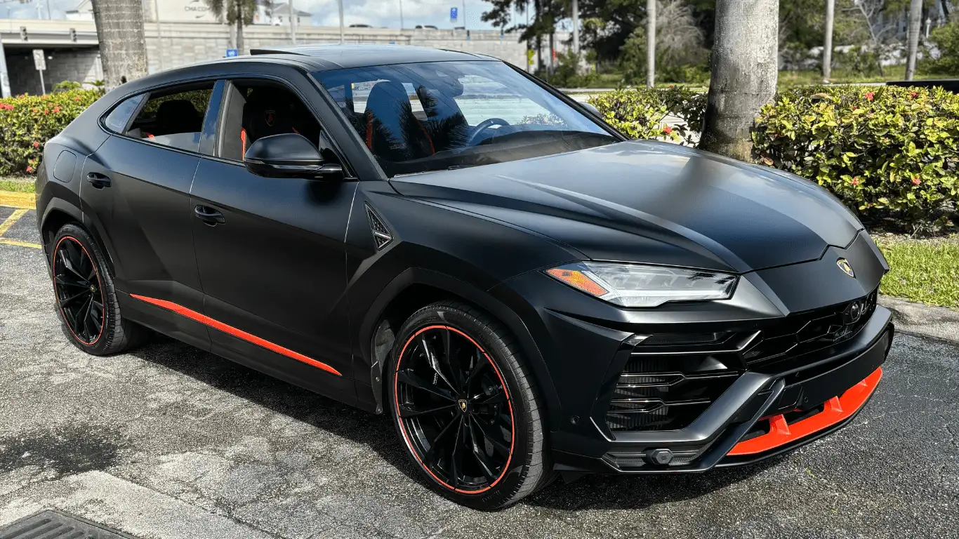 LAMBORGHINI URUS DARK BLACK - Front View