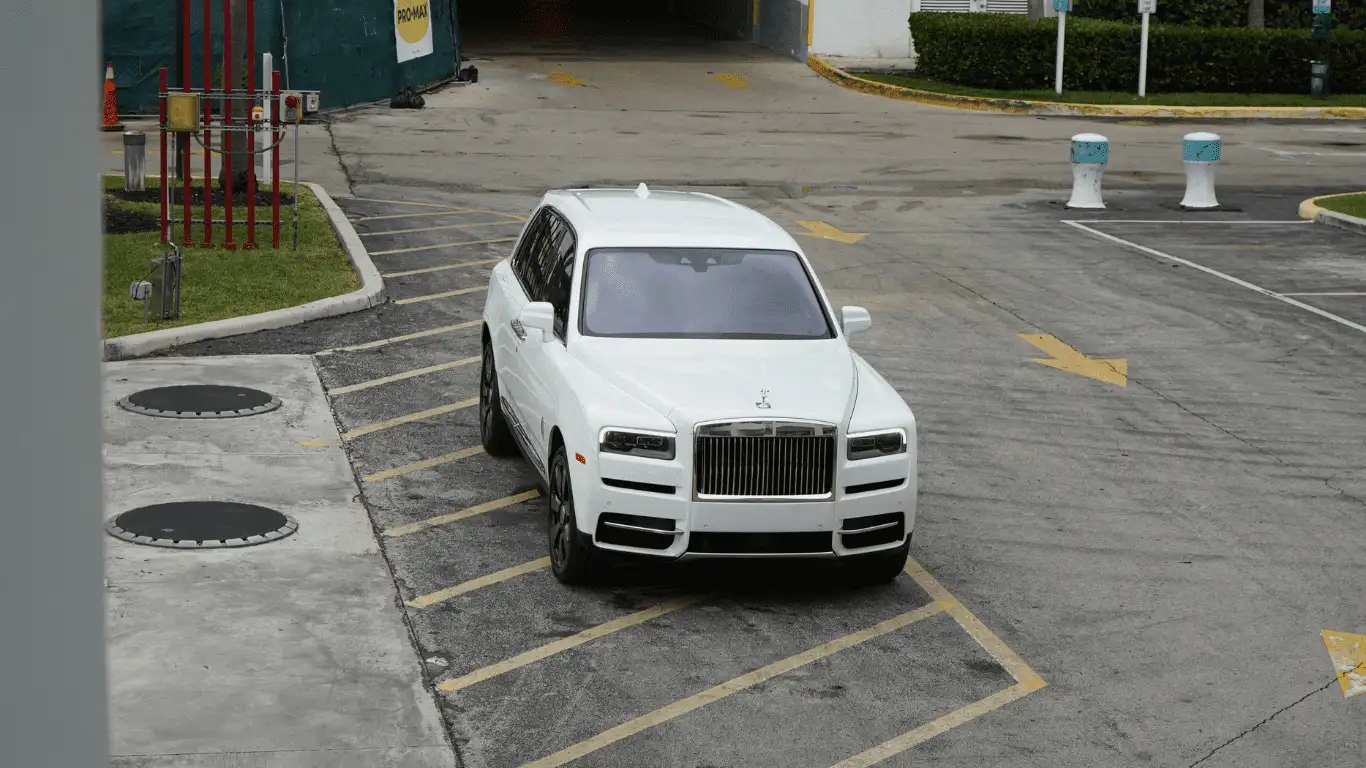 ROLLS ROYCE CULLINAN WHITE - Interior
